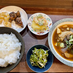 ハチガツヨウカ - 週替り定食 肉豆腐