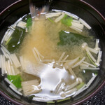 鮨よし - ワカメとえのきと小鯛の味噌汁   ここの小鯛の味噌汁は定番‼️