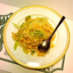 北京料理桂蘭 - 蟹レタス炒飯です。蟹の旨味とレタスの食感が際立つお気に入りの炒飯です。