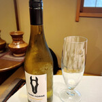 北京料理桂蘭 - 魚介料理に合わせて白ワインをオーダーしました。