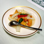 北京料理桂蘭 - 海老の甘酢ソース炒めです。チリソースとは異質の甘酸っぱい味覚が秀逸です。