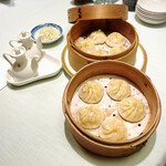 北京料理桂蘭 - 小籠包です。よくありがちな肉汁で火傷のリスクがない優しい点心です(o^^o)