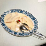 北京料理桂蘭 - 新メニューのアワビのクリーム煮です。大きなアワビが沢山入った贅沢な一品です。「素晴らしい！！」