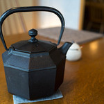 蕎麦ひら井 - 鉄瓶に入ったそば湯