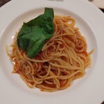 イタリアン・トマト カフェジュニア - にんにくとトマトのパスタ(890円)アイスコーヒーのセット