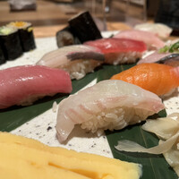 いぶき 東京駅 TEKKO avenue - 小ぶりにふっくらと握られたシャリ