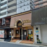 趙の飲茶 888 - 外観　左にはカレーラーメン屋さんがあります。