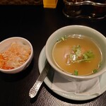 オールドタイランド - スープが辛い、トムヤムクンの味