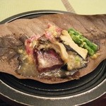 清流山水花 あゆの里 - 黒毛和牛朴葉焼