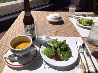 Koube Chizu - サーロインステーキセットのスープとサラダ ノンアルコールビール ¥440- (2022/09/03)