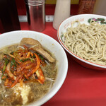 ラーメン二郎 - ラーメン（850円）＋つけ（100円）＋九条ねぎキムチ（100円）、ニンニク・紫蘇鰹大蒜