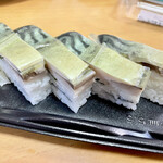 ちよだ鮨 - 料理写真:さば棒鮨4切れで590円
