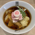 Uguisuya - 醤油ワンタン麺（1000円）