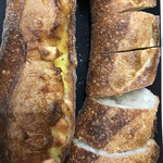 もりの下のパン店 - バゲットとチーズフランス