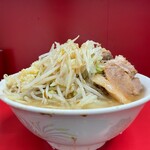 ラーメン二郎 - 子豚野菜からめニンニク