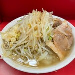 ラーメン二郎 - 子豚野菜からめニンニク