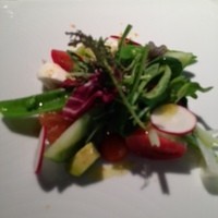 ザ・ガーデン・プレイス 蘇州園 - インサラータ・トマト　イタリア産モッツアレラ　季節の野菜　色々な種類のトマトが入っていたり、体に良さそうなサラダですね。