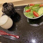 Sushi Jin - ミニサラダ、茶碗蒸し、味噌汁