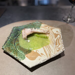 ことわりをはかるみせ ばんどう - クエの炭火焼き、万願寺ソース