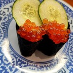 Muten Kurazushi - いくら自体は同じで量が違う感じですね。