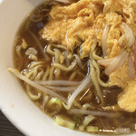 四川料理 福園 - 黄色い麺、もやしも結構入ってます。