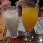 ミナール - ラッシーとオレンジジュース