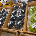 保命園 - 採れたてが並びます。