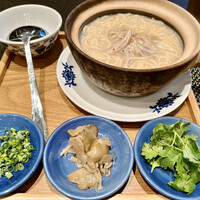 華都飯店 - 鶏白湯の土鍋煮込みそば