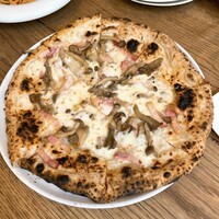 it.oven - 3種のキノコとベーコンのピッツァビアンカ