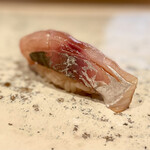 菊鮨 - ⑥鯵地物（玄界灘）〜根付きの鯵は脂ののりが半端ない