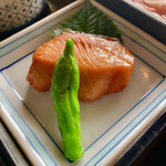 花膳 - 味付けした生鮭の焼き魚