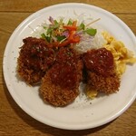 洋食のオーニシ - ブタヘレチーズ・マカロニサラダ・野菜サラダ