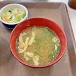 すき家 - 味噌汁　お新香