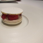 カンテサンス - 苺のマカロン