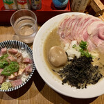 荒町商店中華そば ふじやま - 〆の肉飯と並べると、どんな悩みも解決しちゃいそう