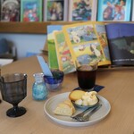 絵本カフェ測量船 - 