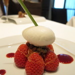 エディション・コウジ シモムラ - 再構築した苺のタルト