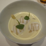 エディション・コウジ シモムラ - ホワイトアスパラの冷製ブルーテ　ラングスティーヌ