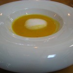 ジラソーレ - かぼちゃスープ　一口で飲めてしまうような？量でした。