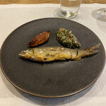 シャントレル - ❺郡上八幡の天然鮎、イチヂク、ダシ。デカイ。身はフワフワ。