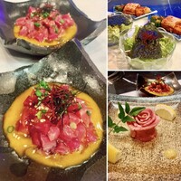 焼肉 拍手喝采 - ユッケ、黒タン塩？、サラダ、キムチ