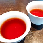 Jindhin Rou - サービスのお茶