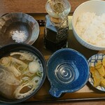 味処てっ平 - お昼のロースかつ膳の　ご飯/味噌汁/お漬物