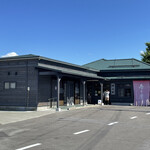 孝子屋ぐるめ食品 - 【2022年08月】店舗外観、増毛駅の駅舎を活用してます。
