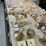 わくわく広場 - 料理写真:地域のパン屋さんのパン