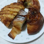 パンやきどころ RIKI - 連れとシェアして食べる