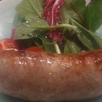 日名田 - 豚足ソーセージ。普段は切られて供されますが、切らずに太いまま出してもらいました。