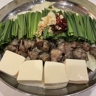 The fragrant grilled offal is the star! Enjoy a new sensation of Motsu-nabe (Offal hotpot)