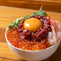 牛生ハムといくらのユッケ丼