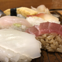 東鮨 新店 - 赤シャリと普通のシャリ